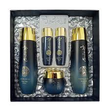 Bergamo Антивозрастной набор с икрой и маточным молочком YEZIHU Caviar & Royal Jelly Wrinkle Care 3 Set